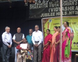 Smt. Margaret Manorama – English Department - Honoured With ‘Best Teacher of Bhavan’s - 2023